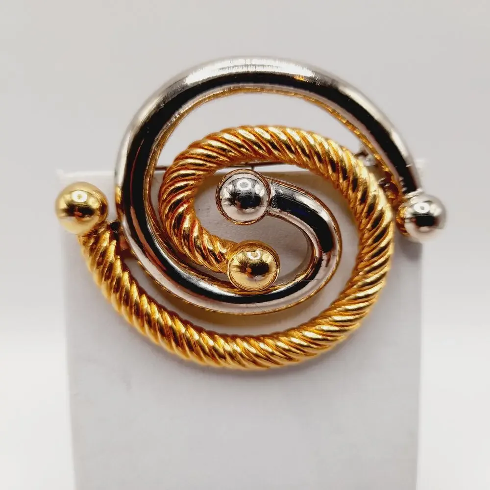 Vintage this brooch